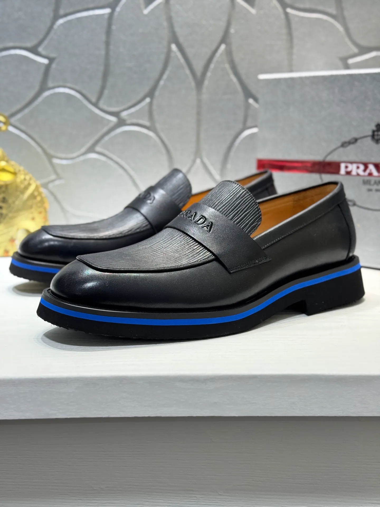 Men's shoes 💰520 💰 PRADA*——◾ Prada~Thick-soled men's shoes, original single-level perfect boutique, brogue style men's formal casual leather shoes, luxurious materials, imported cowhide, with water-dyed cowhide lining, 4.5cm increased PU foam lightweight outsole, perfectly restore the original classic, purchase the original 1:1 accurate replica, welcome all comparisons 🆚, the design is full of modernity, versatile and fashionable urban men! Size: 39-44 (38.45.46.47 customized)
